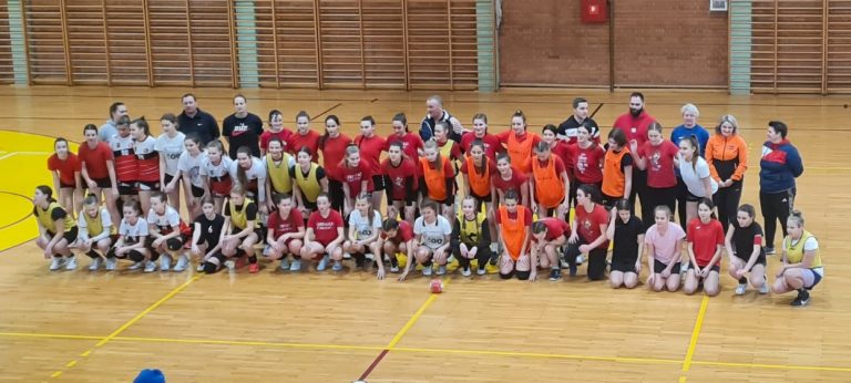 IMG-b0d240d0d6323454239f2444fb821153-V